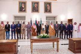 وزارة الخارجية السعودية أشارت إلى أن وفدي الجيش والدعم السريع موجودان في جدة، رغم تعليق المحادثات بينهما (الفرنسية)