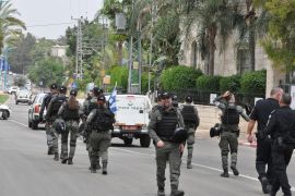 الشرطة الإسرائيلية قررت الدفع بآلاف الجنود لتأمين الانتخابات المحلية (الجزيرة)