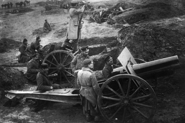 A Bulgarian field gun being positioned for the siege of Adrianople, occupied by the Turks, during the Second Balkan War. (Photo by Topical Press Agency/Getty Images)