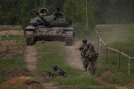 قوات برية أوكرانية خلال مناورات الشهر الماضي شمال شرقي البلاد (رويترز)
