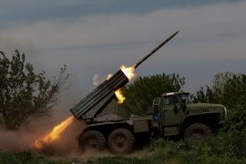 قصف أوكراني سابق بصواريخ &#34;غراد&#34; صوب مواقع روسية في الشرق الأوكراني (رويترز)