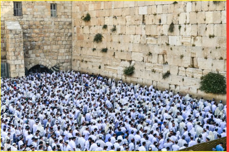 قامت دولة الاحتلال بهدم حي المغاربة العربي التراثي الذي يعود عمره لعدة قرون بعد إجلاء السكان قسرا من منازلهم وتحويل هذا الحي إلى ساحة واسعة تعج بالسياح والمصلين اليهود تحت اسم "حائط المبكى".