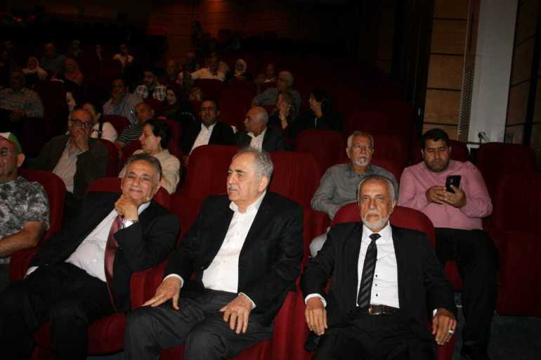 المتحدثون من اليمين محمد الحاج وراعي المهرجان سمير حباشنة وظاهر العمرو