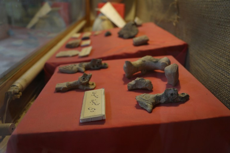 5 - دمى طينية متنوعة من اللقى الأثرية لحضارات ما قبل الميلاد