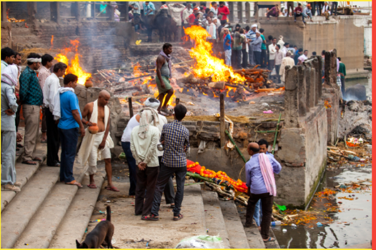 حرق الجثث في المناطق الرئيسية لحرق الجثث في المدينة.