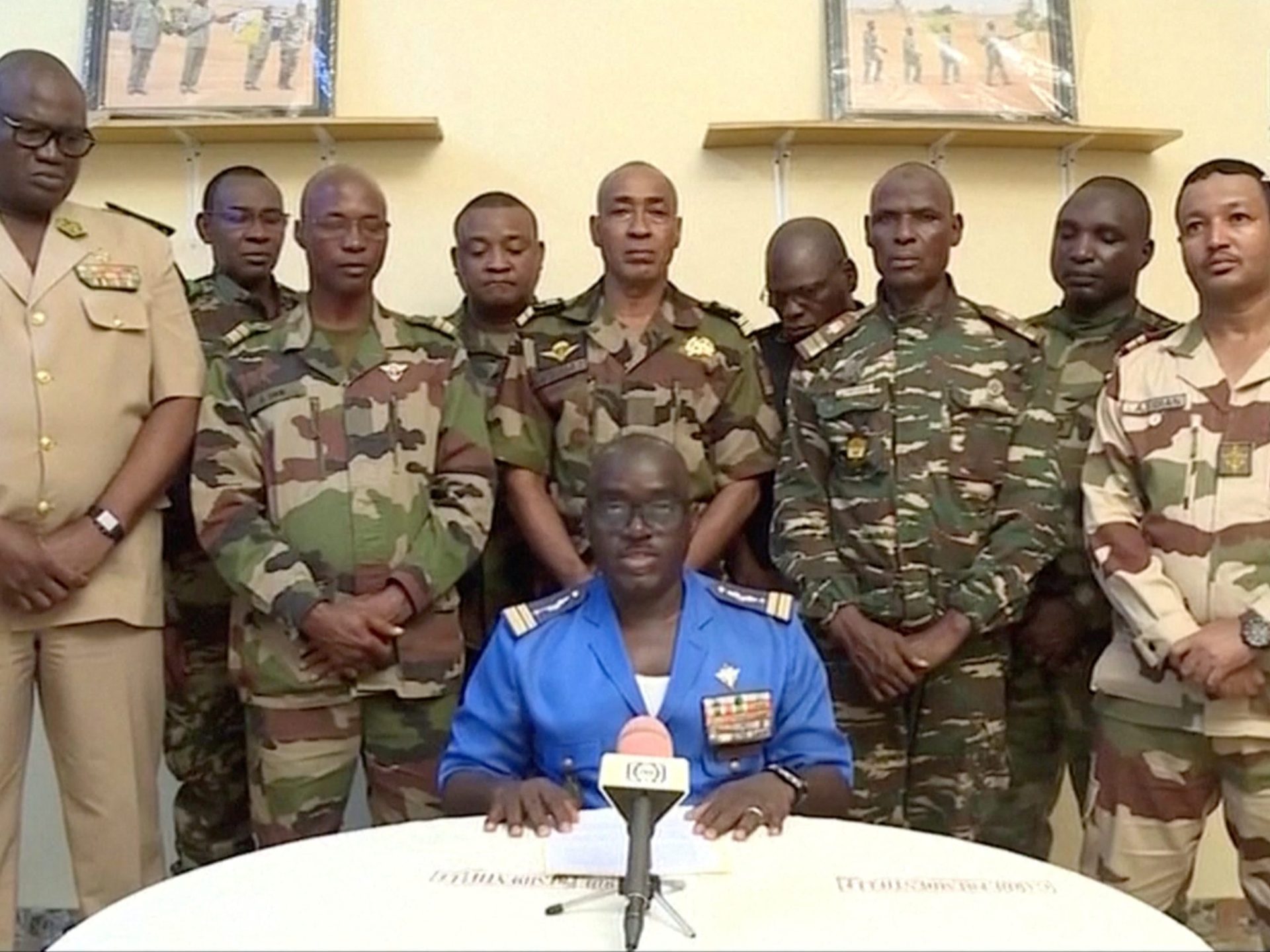 انقلاب النيجر.. قادة الجيش يلغون اتفاقيات عسكرية مع فرنسا وبازوم يحذر من هيمنة روسيا على أفريقيا