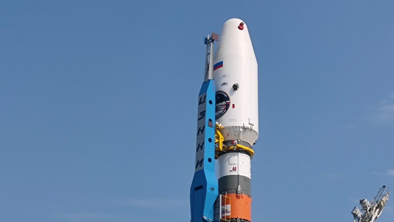 In this handout photograph taken and released by the Russian Space Agency Roscosmos on August 8, 2023, a Soyuz 2.1b rocket with the Luna-25 lander is seen mounted on the launch pad ahead of its launch scheduled for August 11, 2023, at the Vostochny cosmodrome, some 180 km north of Blagoveschensk, in the Amur region. - Russia said on August 7, 2023 it plans to launch a lunar lander later this week after multiple delays, hoping to return to the Moon for the first time in nearly fifty years. (Photo by Handout / Russian Space Agency Roscosmos / AFP) / RESTRICTED TO EDITORIAL USE - MANDATORY CREDIT "AFP PHOTO / RUSSIAN SPACE AGENCY ROSCOSMOS / HANDOUT" - NO MARKETING NO ADVERTISING CAMPAIGNS - DISTRIBUTED AS A SERVICE TO CLIENTS - RESTRICTED TO EDITORIAL USE - MANDATORY CREDIT "AFP PHOTO / Russian Space Agency Roscosmos / handout" - NO MARKETING NO ADVERTISING CAMPAIGNS - DISTRIBUTED AS A SERVICE TO CLIENTS /