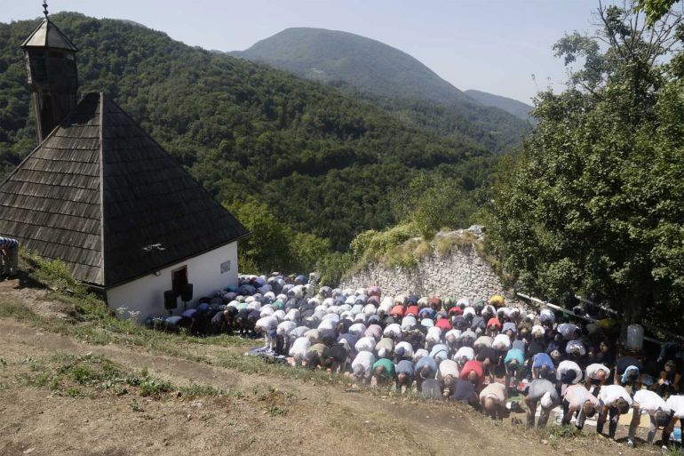 أدى مئات المسلمين صلاة الجمعة في مسجد "كوشلات" شرقي البوسنة والهرسك، والذي تقام فيه هذه الصلاة مرة واحدة فقط في آخر جمعة من أغسطس/ آب سنويا.