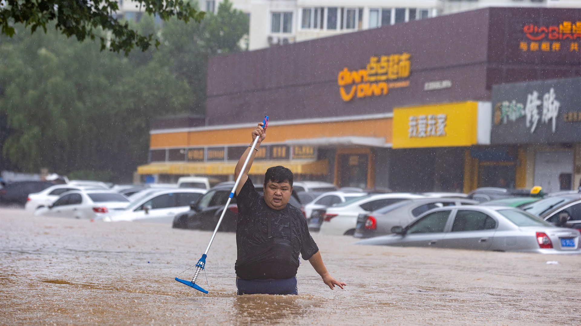 إعصار دوكسوري يتسبب بفيضانات وأضرار في بكين وضواحيها | التقارير الإخبارية