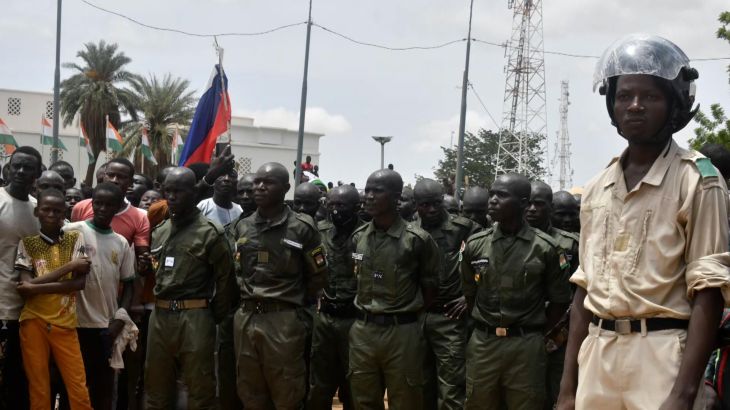 ما وراء الخبر ـ لماذا فوّض انقلابيو النيجر مالي وبوركينا فاسو بالتدخل عسكريا في بلادهم؟