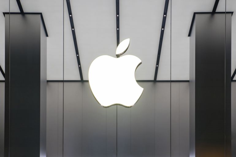 HONG KONG, CHINA - NOVEMBER 28, 2015: Apple Store window in Kowloon. Apple Inc. is an American ...