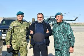 صورة نشرها أمن الحدود الأذري لاعتقال فاردانيان الرئيس السابق لإدارة قره باغ الانفصالية (رويترز)