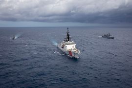 سفن أميركية وفليبينية تجري مناورات في بحر جنوب الصين (الجزيرة)