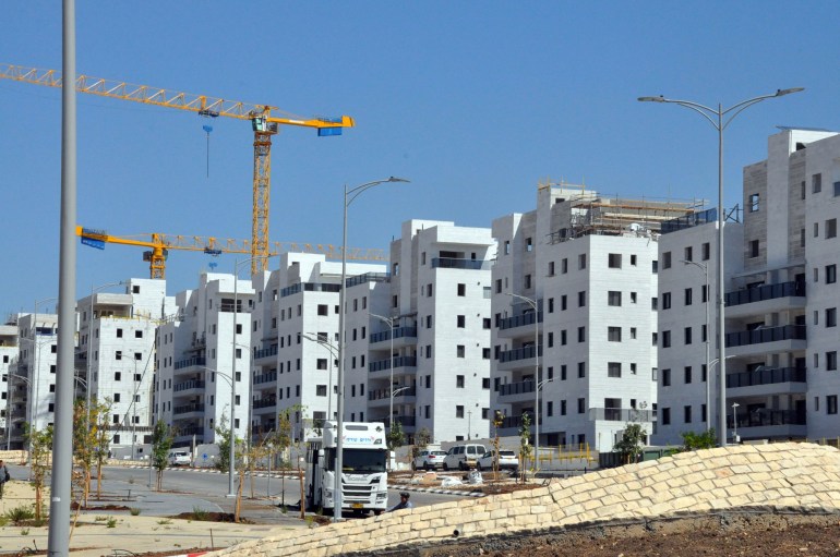 توسيع مشاريع البناء في البلدات اليهودية وتخصيصها للسكن للعائلات اليهودية