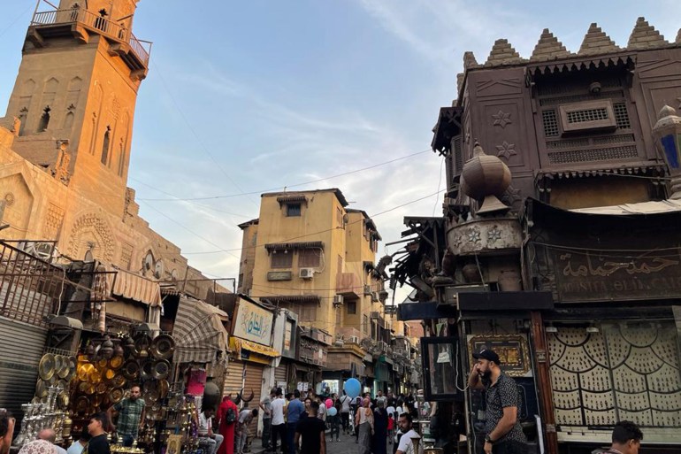 جزء من شارع المعز لدين الله الفاطمي بالقاهرة التاريخية ( الجزيرة)