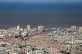 السيول الناجمة عن انهيار السدين خلفت دمارا كبيرا في مدينة درنة (غيتي)