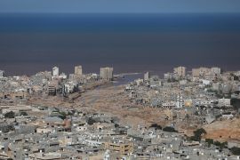 صورة لمدينة درنة شرق ليبيا بعد تعرضها لعاصفة دانيال وفيضانات بسبب انهيار سدين (غيتي إيميجز)