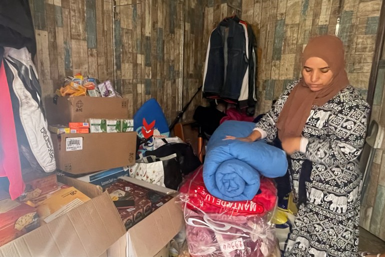 المغرب/ الرباط/ سناء القويطي/ حليمة الموساوي فتحت مرآب الأسرة لجمع التبرعات قبل إيصالها مع قواف المساعدات
