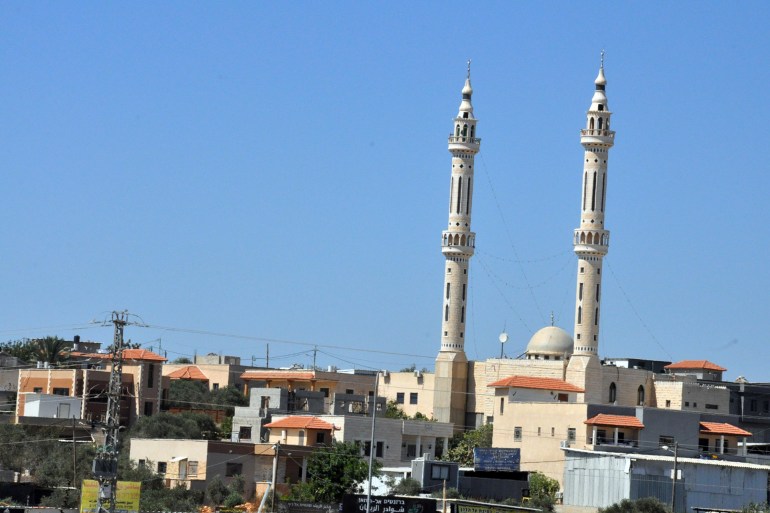 بلدة أم الريحان الفلسطينية التي أقيمت على أراضيها البلدة اليهودية ريحان، فيما يحظر على الفلسطينيين التوسع والبناء