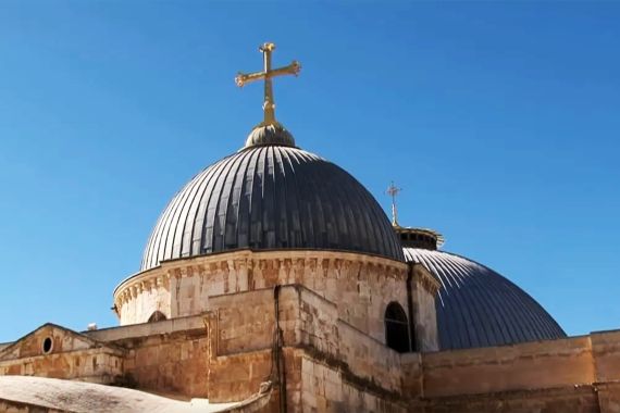كنيسة القيامة.. قدسية وجلال رغم الاحتلال