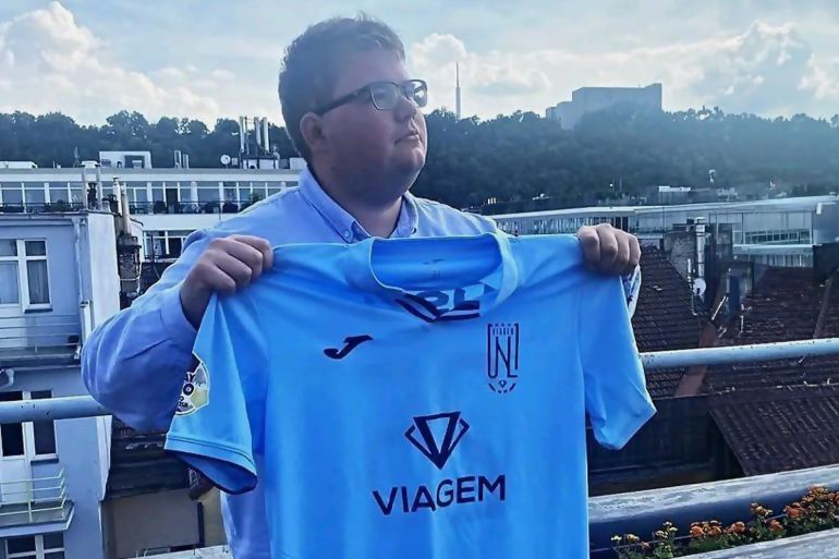 A 22-year-old student, who’s never played football before, has been signed by Czech club FK Usti nad Labem... 🤝 He's set to play for the third tier side after his dad paid them 500k Koruna (£17,500) for 10 minutes of playing time المصدر: KibetKosgei (Weritap Nyiganet) @KibetKosgei5