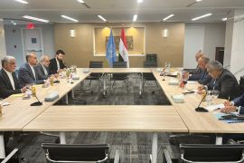 اجتماع بين وفدي الخارجية المصري (يمين) والإيراني (حساب وزارة الخارجية على &#34;إكس&#34;)