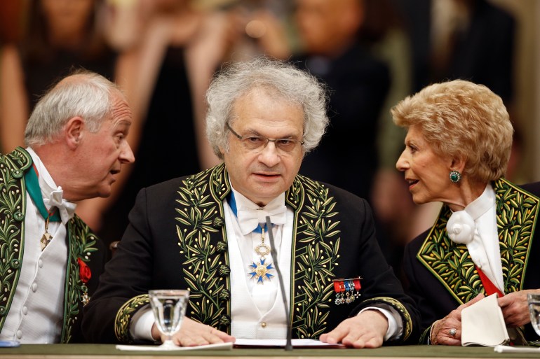 French writer Frederic Vitoux (L), Lebanese writer Amin Maalouf (C) and Academie Francaise (French Academy) perpetual general secretary Helene Carrere d'Encausse (R) attend a ceremony to honor Haitian-born, Canadian writer Dany Laferriere who enters the institution in Paris, France, May 28, 2015. REUTERS/Charles Platiau