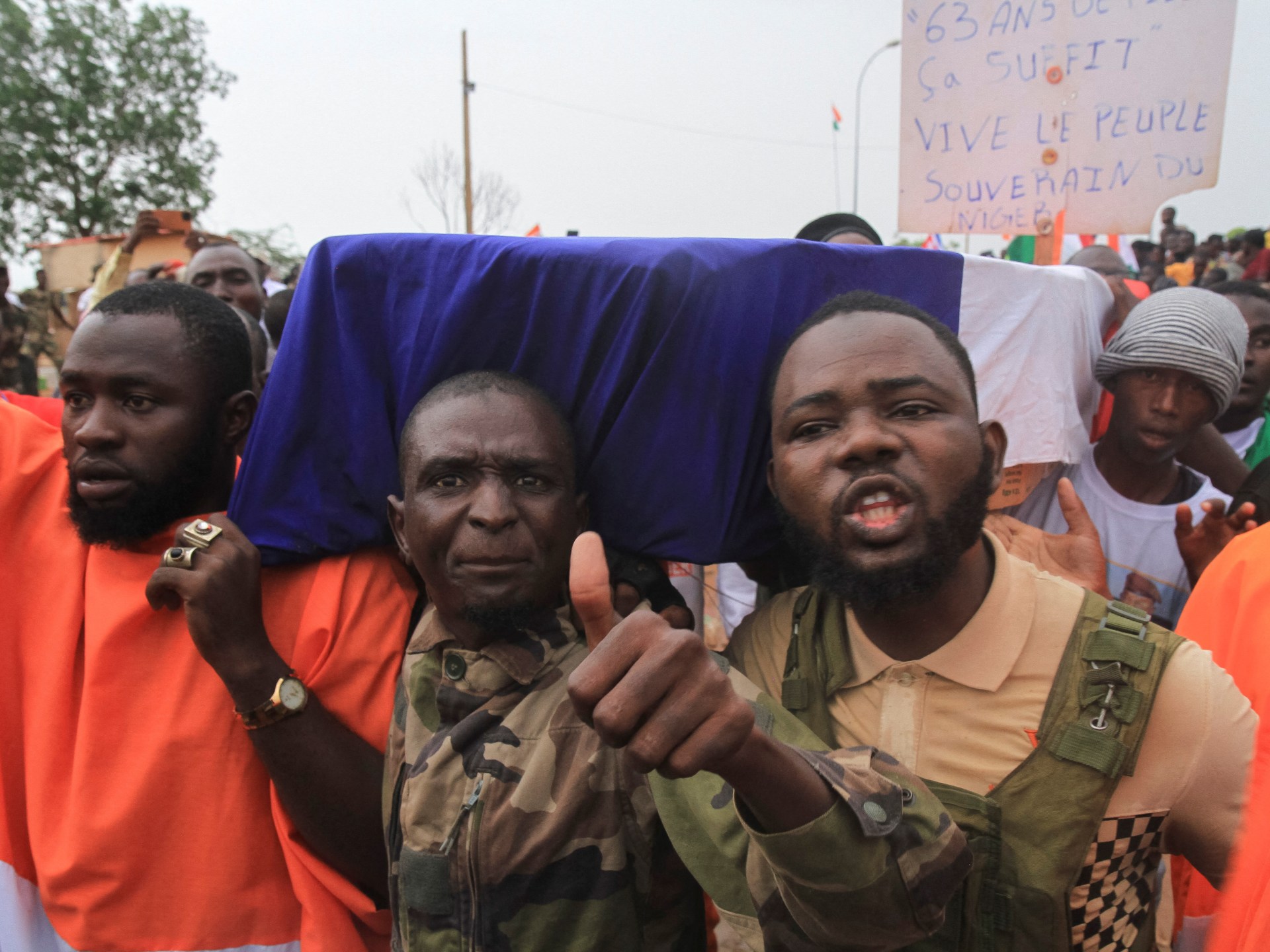 Niamey considère qu’il s’agit d’un « moment historique »… La France décide de retirer son ambassadeur et ses soldats du Niger