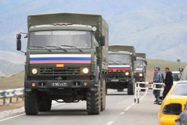 شاحنات عسكرية روسية تغادر إقليم ناغورني قره باغ إلى أرمينيا (رويترز)