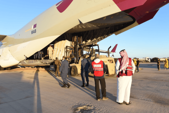 من الجسر الجوي القطري لمساعدة المتضررين من الفيضانات والسيول إلى ليبيا