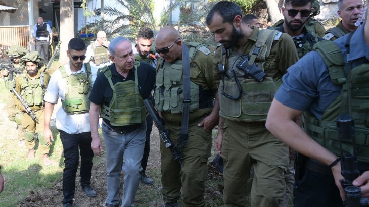 نتنياهو في جولة ميدانية لمستوطنات "غلاف غزة" لأول مرة منذ توليه منصب رئاسة الوزراء عام 2009 (الجزيرة)