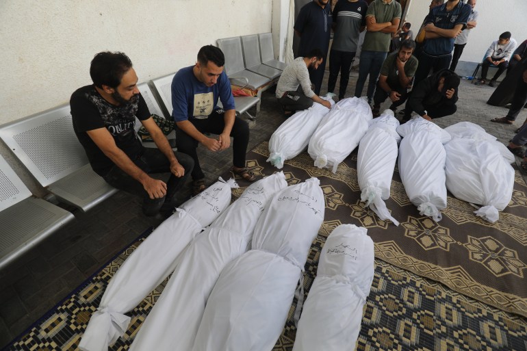 مراسم تشييع الشهداء ودفنهم قصيرة وسريعة بسبب تهديد طيران الاحتلال 