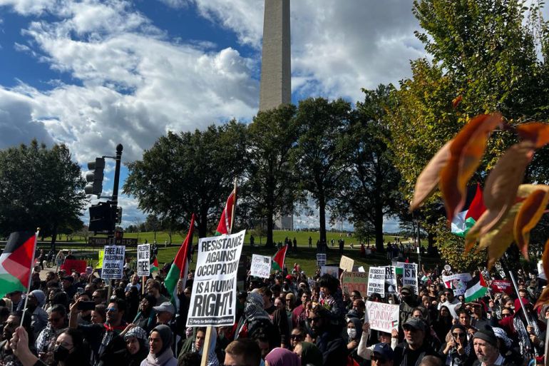 مشاركون في مسيرة بالعاصمة الأميركية واشنطن للتنديد بقصف غزة