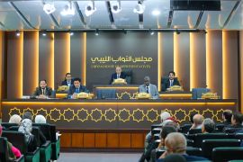عقيلة صالح (وسط) خلال جلسة مجلس النواب الليبي (مجلس النواب الليبي)