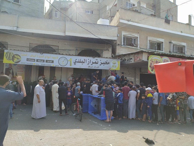 أزمة خبز حادة تواجه أكثر من مليوني فلسطيني في قطاع غزة-رائد موسى-رفح-الجزيرة نت
