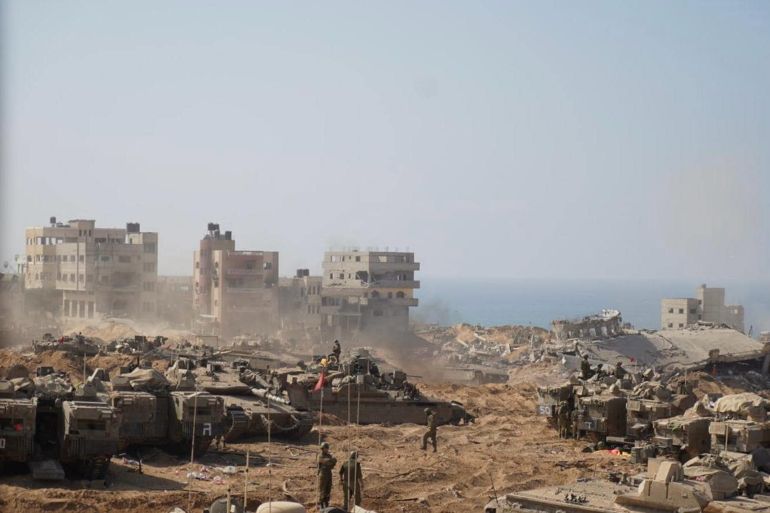 مع احتدام المعارك البرية بغزة الجيش الإسرائيلي يستعين بالدبابات القديمة من طراز "ميركافا-V3" التي أخرجت من خدمة سلاح المدرعات