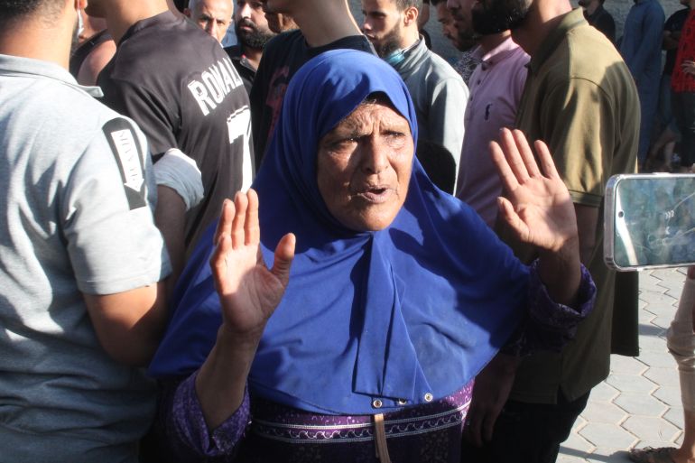 يُسرى الكيلاني (الشافعي) تقول إنها خاطرت بنفسها لسحب جثمان ابنها الذي قتله قوات الاحتلال قبل عشرة أيام في منطقة توغلها جنوبي مدينة غزة