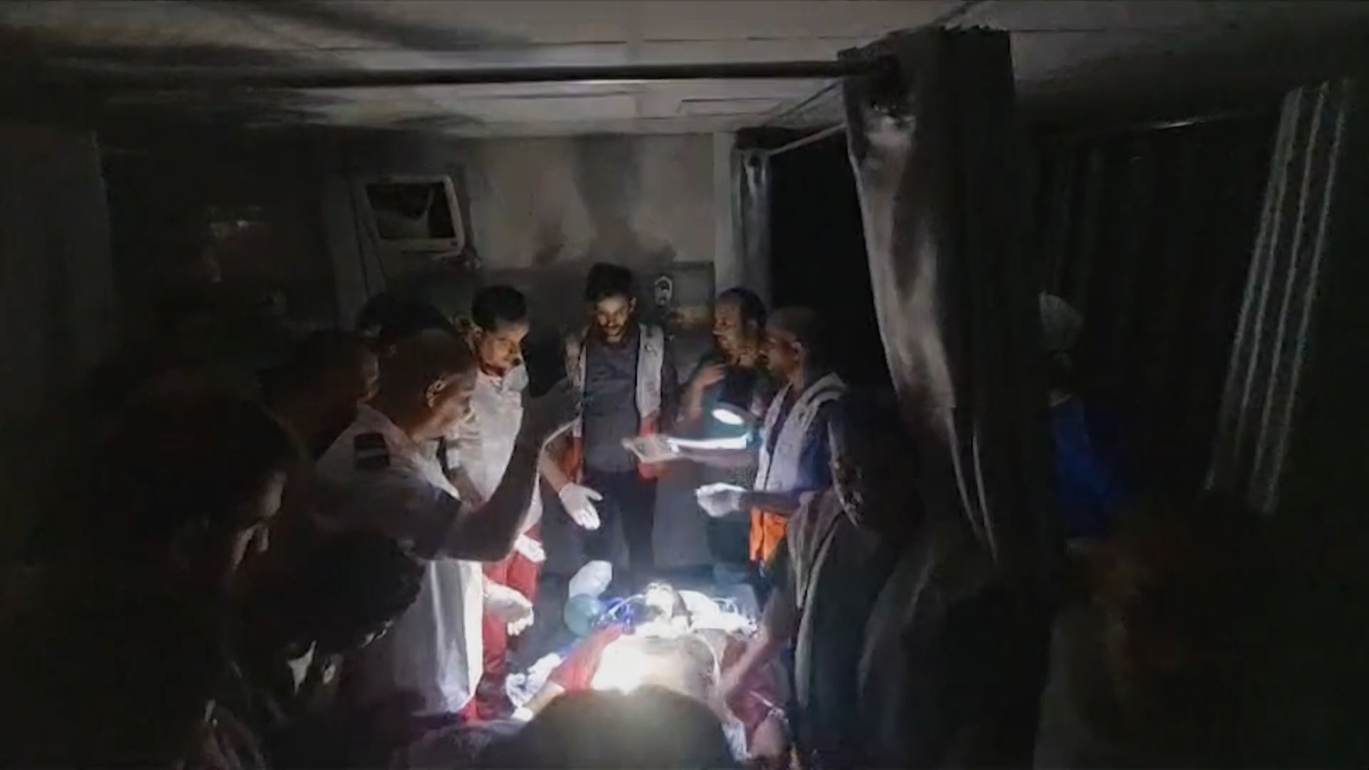 بسبب انقطاع التيار الكهربائي.. فشل عملية إنقاذ مصاب بمستشفى القدس بغزة