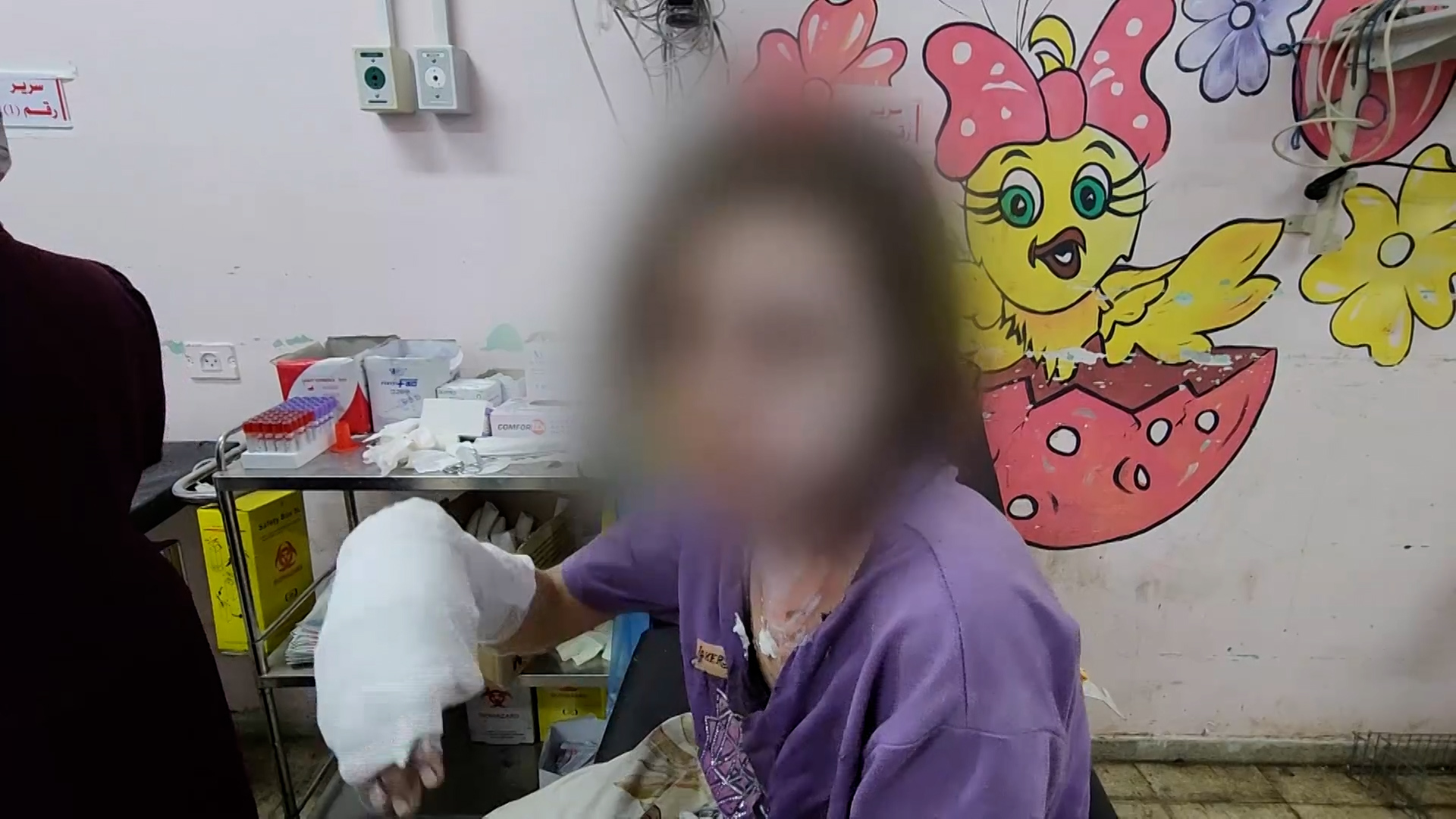 طفلة تروي شهادتها بعد احتراق عائلتها في قصف إسرائيلي لمستشفى مهدي بغزة