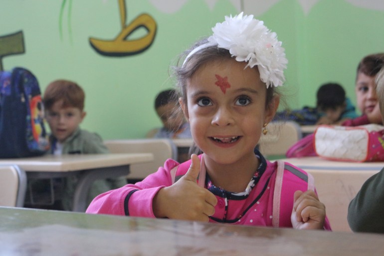 نصف مليون طالب بدون كتب مدرسية.. أزمة خانقة تعصف بقطاع التعليم شمال سوريا"