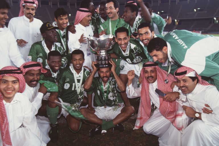 تويج منتخب السعودية لكرة القدم بلقب أمم آسيا عام 1996 في الإمارات المصدر: https://www.the-afc.com/en/national/afc_asian_cup/news/flashback_to_uae_1996_the_green_falcons_win_third_afc_asian_cup.html