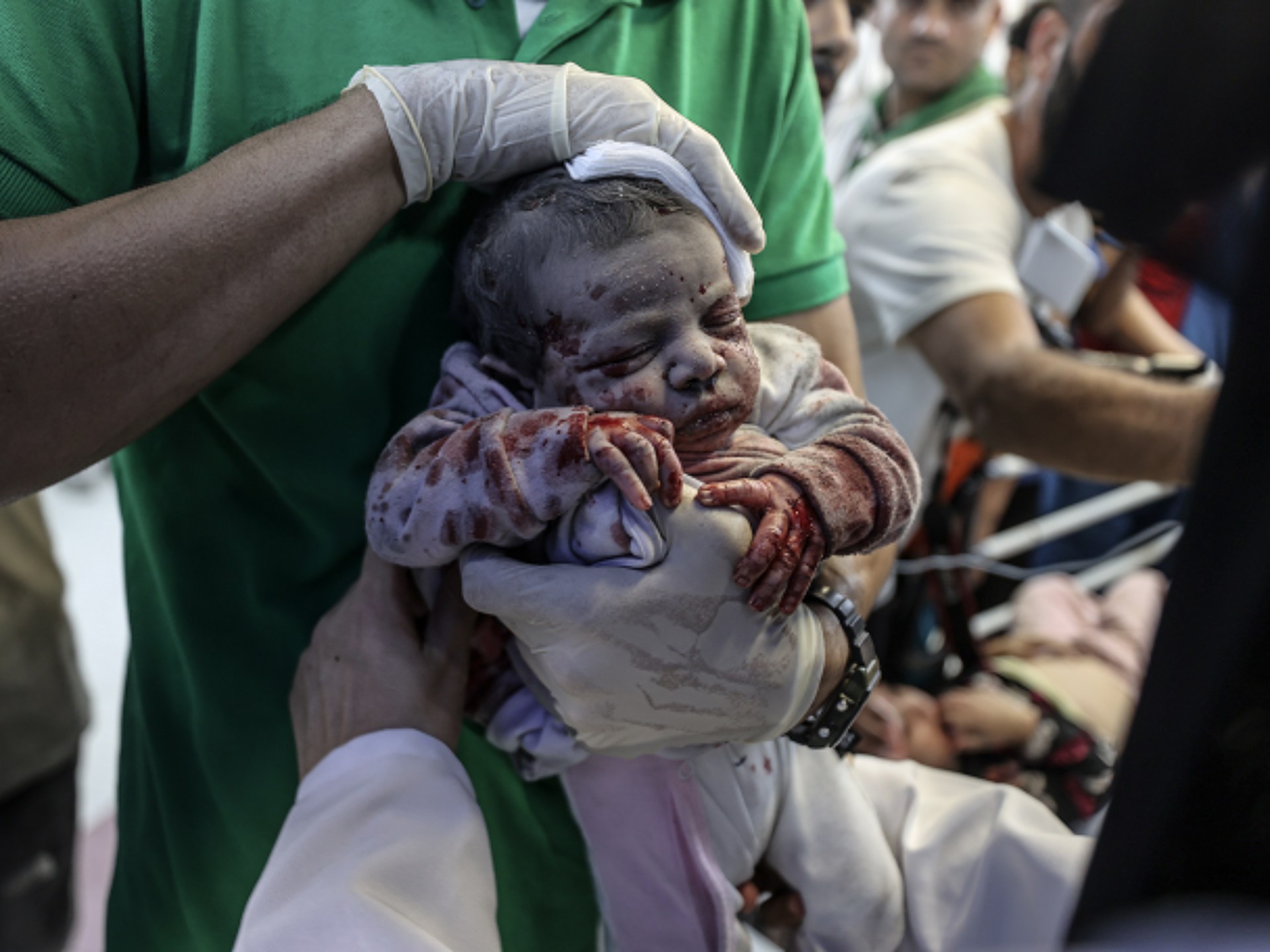 الحرب في غزة.. هل للقانون الإنساني من معنى؟
