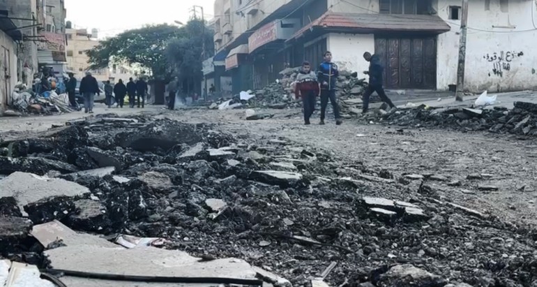 آثار الدمار الكير في شوارع مخيم طولكرم عقب اقتحامة ليلة امس