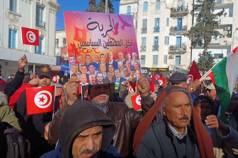 مظاهرة في العاصمة تونس دعما لفلسطين ومطالبة بالإفراج عن السياسيين المعتقلين