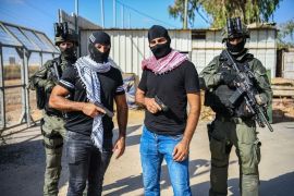 عناصر أمنية إسرائيلية بلباس مدني ضمن ما تعرف بوحدة المستعربين (الجزيرة-أرشيف)
