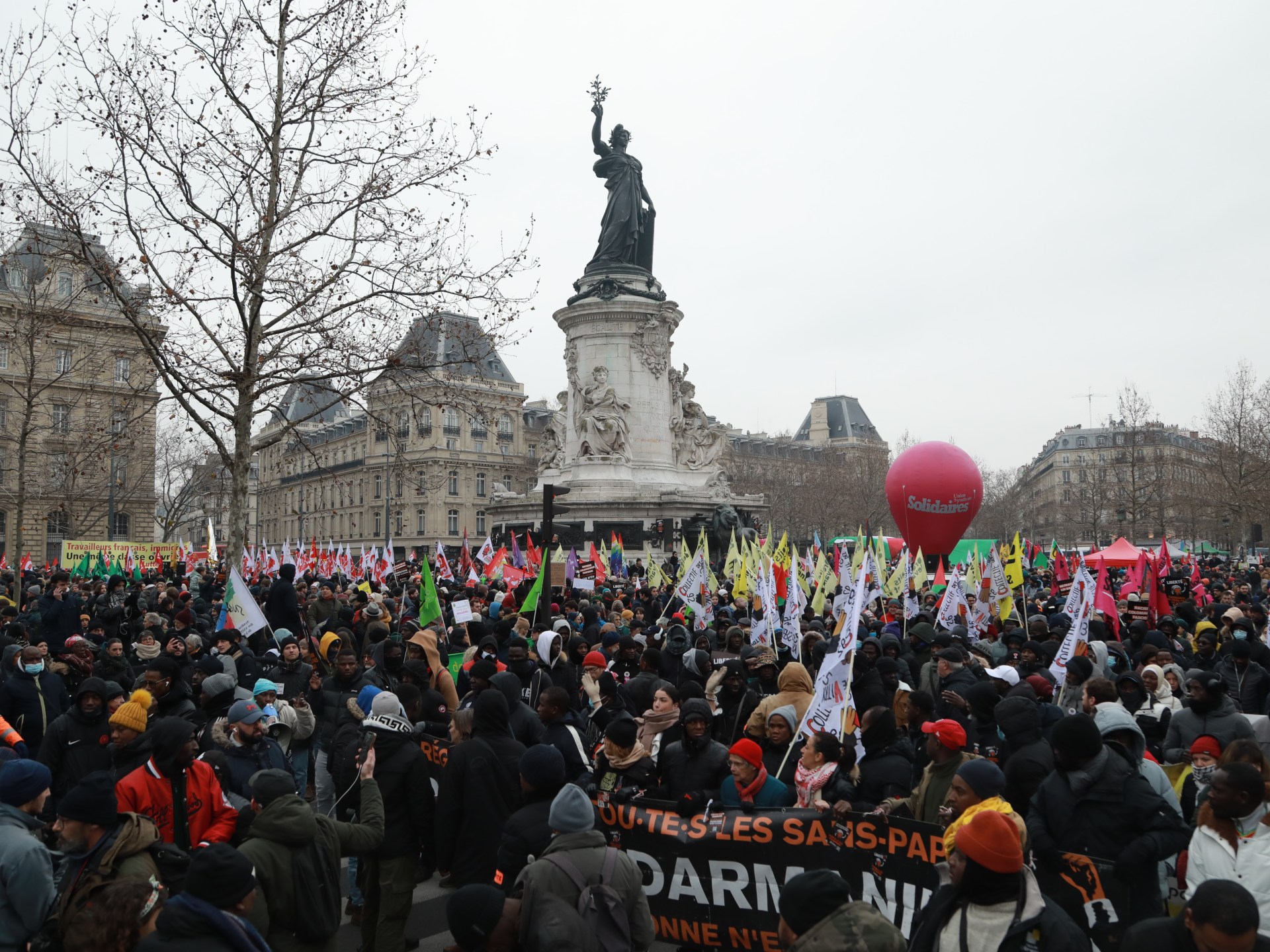 الآلاف يتظاهرون في فرنسا ضد قانون الهجرة الجديد