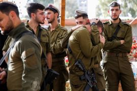 مشيعون يحضرون جنازة الجندي الإسرائيلي الرقيب ديفيد بوجدانوفسكي، الذي قُتل في قطاع غزة (رويترز)