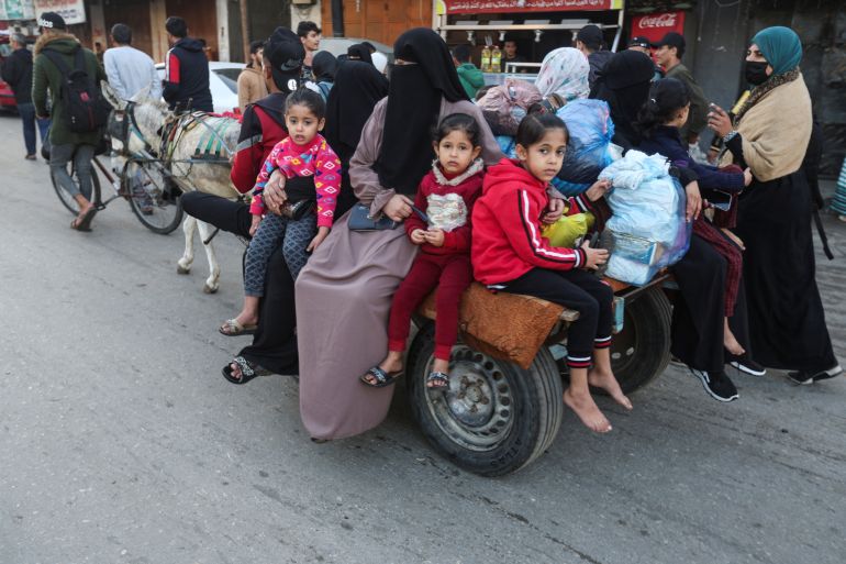 Displaced Palestinians ride on a donkey cart as they look to make their way home, during a temporary truce between Hamas and Israel, in Khan Younis in the southern Gaza Strip, November 24, 2023. REUTERS/Ibraheem Abu Mustafa