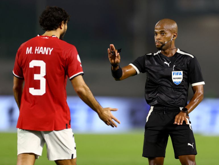 Soccer Football - Africa Cup of Nations - Round of 16 - Egypt v DR Congo - Laurent Pokou Stadium, San Pedro, Ivory Coast - January 28, 2024 Egypt's Mohamed Hany remonstrates with referee Abongile Tom REUTERS/Siphiwe Sibeko