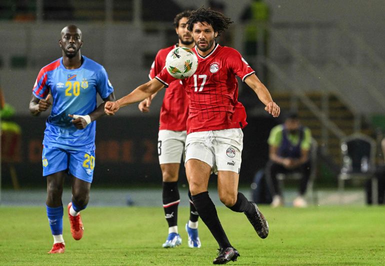 Egypt's midfielder #17 Mohamed Elneny (C) controls the ball during the Africa Cup of Nations (CAN) 2024 round of 16 football match between Egypt and DR Congo at the Stade Laurent Pokou in San Pedro on January 28, 2024. (Photo by SIA KAMBOU / AFP)
